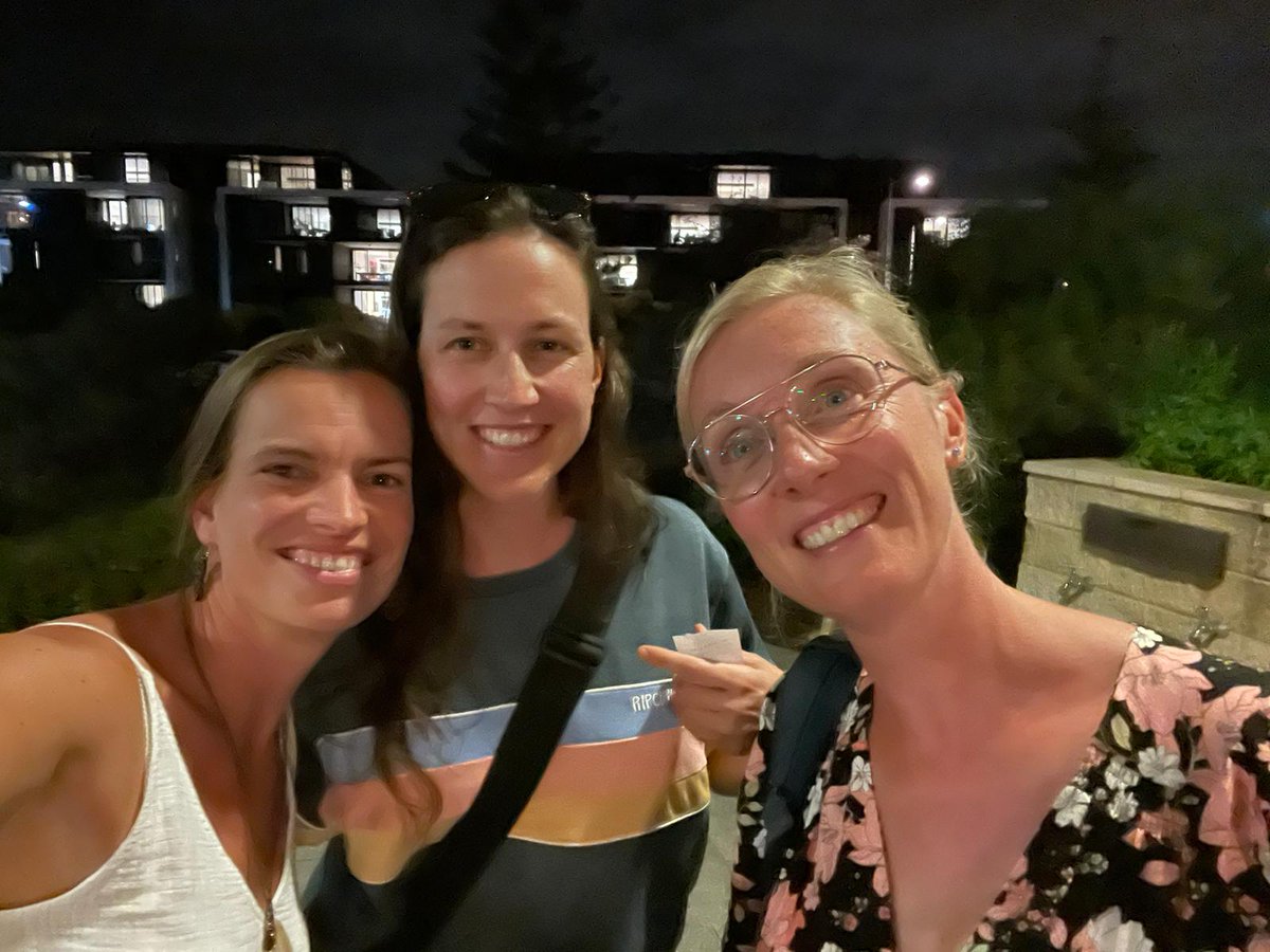 SonneveldNienke's tweet photo. Drie Nederlandse #SEHarten in Australie bij elkaar in Perth. Gewoon uit eten, geen corona, werken op een SEH waar je zelf alles doet, altijd mooi weer en vacatures genoeg! Mocht je ook het avontuur aan willen gaan, wij weten hoe je het regelt. Just saying mates 😎 https://t.co/LuO5eBK4pt