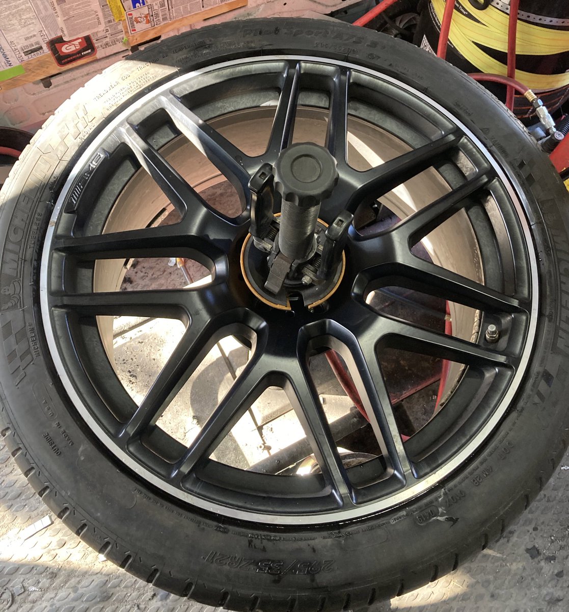 amenity_auto's tweet photo. It’s time to get those winter tires off. Check us out at https://t.co/FFvLTaIpaC or call us today to schedule your appointment! #amenitymobiletires #mobiletireshop #mobiletireservice #shoplocal #pghsmallbiz #amg #wintertires #michelintires https://t.co/nnYsbGpdCm