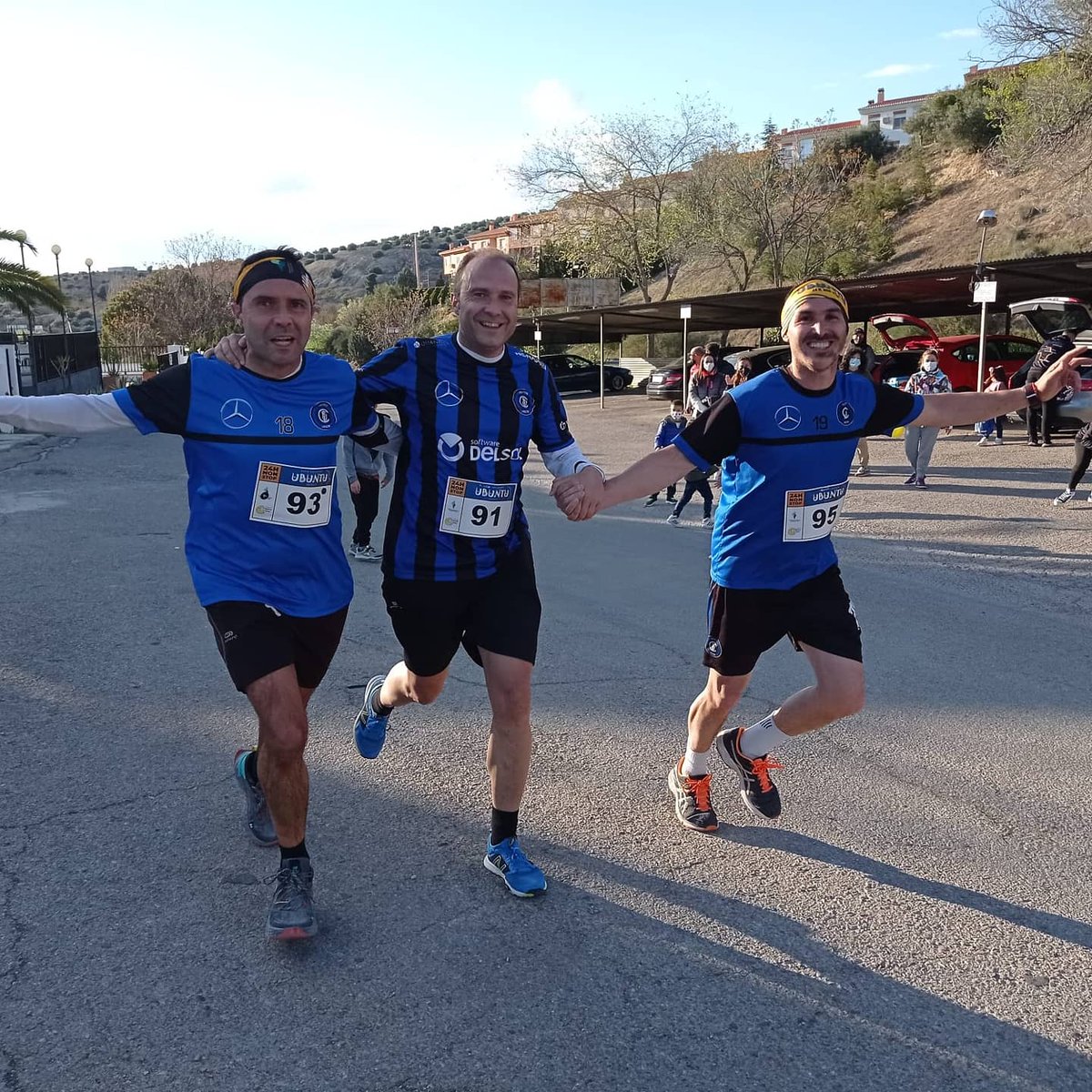 InterJaen's tweet photo. 🎗#InterSolidario | El pasado sábado tuvimos el placer de colaborar en esta carrera/reto solidario de Ubuntu_RS para recaudar fondos para los niñ@s con cáncer.
🏃♂️🏃🏻♀️En este club siempre acogemos estas iniciativas porque forman parte de nuestra esencia como proyecto social. 🔵⚫ https://t.co/JxPCOUBGiF