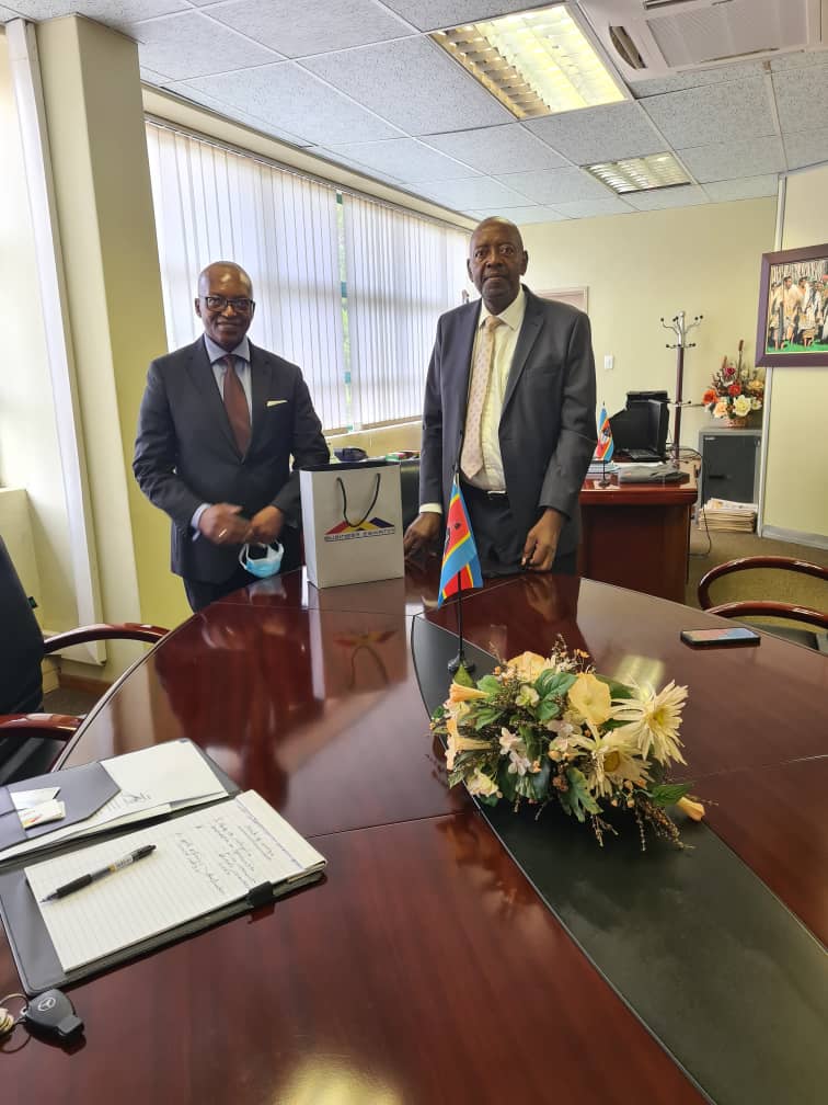 enathi200's tweet photo. Meeting today with Hon. Bhembe,  Minister of Natural Resources &amp; Energy, revealed there's more that unites us than sets us apart .. amazing man to talk to. Sincere too. Salute.! https://t.co/QL5YvIP9GP
