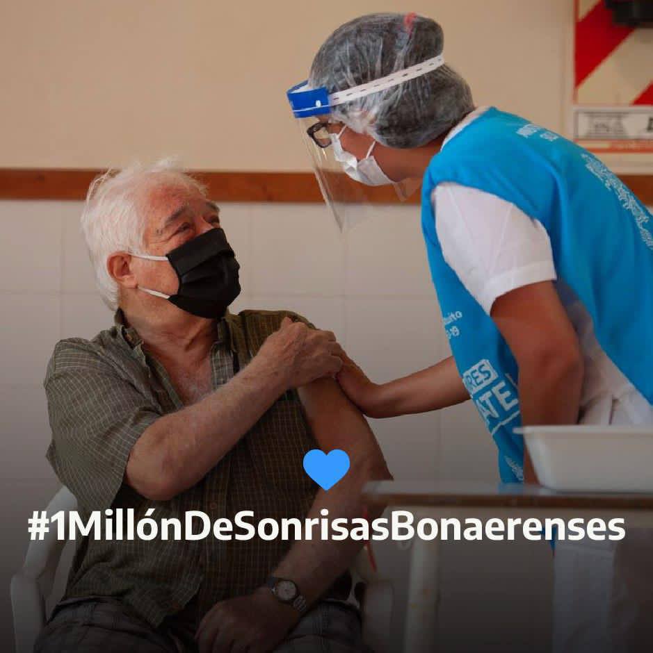 mayrasmendoza's tweet photo. 🙌 ¡Llegamos al MILLÓN de personas vacunadas en la Provincia de Buenos Aires.

Este logro es gracias esfuerzo que estamos haciendo por cuidar a toda nuestra comunidad.

Sigamos construyendo este futuro de esperanza entre todos y todas ♥️🇦🇷

#1MillonDeSonrisasBonaerenses https://t.co/b00SUd2hA1
