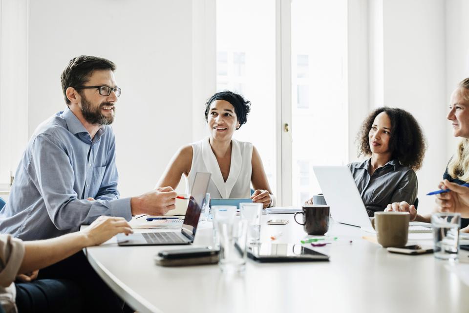 SebastianJungRB's tweet photo. .@johnhall says trust allows for employees to work autonomously, which increases overall efficiency and #productivity. Great incentive to prioritize internal trust! #BusinessTransformation #EmployeeExperience https://t.co/5UG6NOIzCY https://t.co/h8CLG459jF