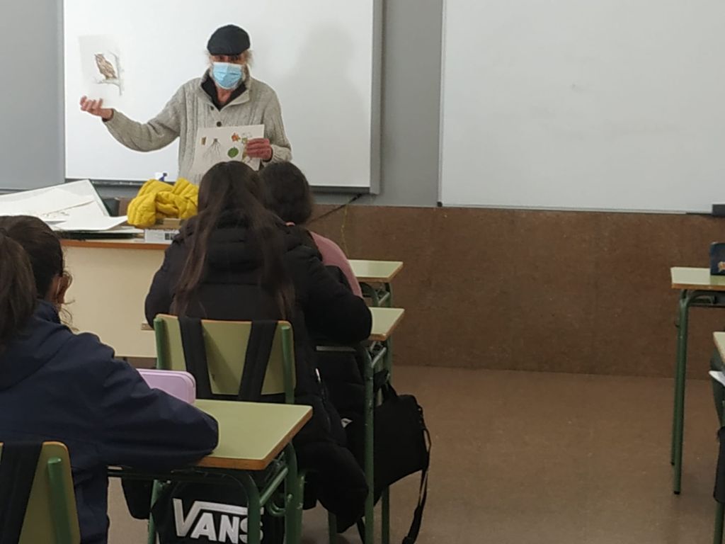 RBMarinas's tweet photo. Hoxe levamos a cabo, no centro educativo IES Isaac Díaz Pardo do #ConcellodeSada, un Taller de Ilustración da Natureza, na que colaborou o 🎨 ilustrador local Suso Cubeiro.
Como podedes comprobar nas 📸 imaxes, deixou un agasallo para a comunidade educativa deste instituto! 👏 https://t.co/tHYBLulIyS