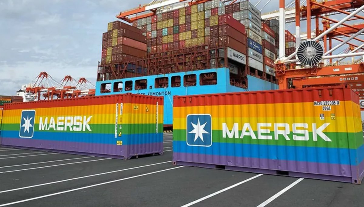 transportonline's tweet photo. Regenboogcontainers als symbool van diversiteit en inclusie

Lees verder: https://t.co/lG15d3taZR

#InclusionAllTheWay #Maersk #regenboog #diversiteit #LHBTI #APM #Japan #rainbowbox #regenboogcontainers https://t.co/c2xPtBLsYE