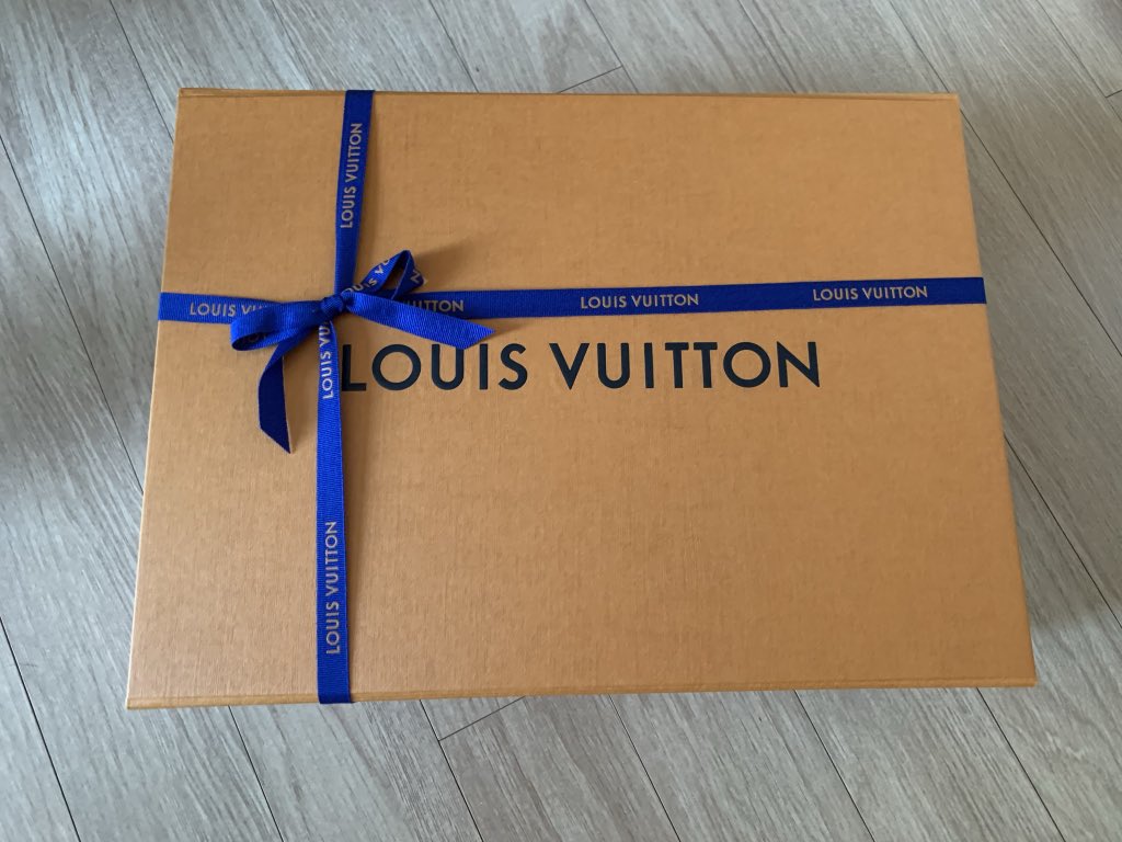 sukyoon's tweet photo. 🧏🏻‍♂️🛼 @LouisVuitton https://t.co/BOHc92VVF5