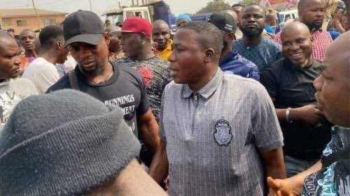 SaharaReporters's tweet photo. Yoruba Traditional Rulers, Politicians Against Oduduwa Republic Will Be Sent On Exile—Sunday Igboho's Aide | Sahara Reporters 
He said further that there would be no retreat in the push for a sovereign nation for Yoruba people.
READ MORE: https://t.co/pOmBhyLTX2 https://t.co/6lYpQtsUfW