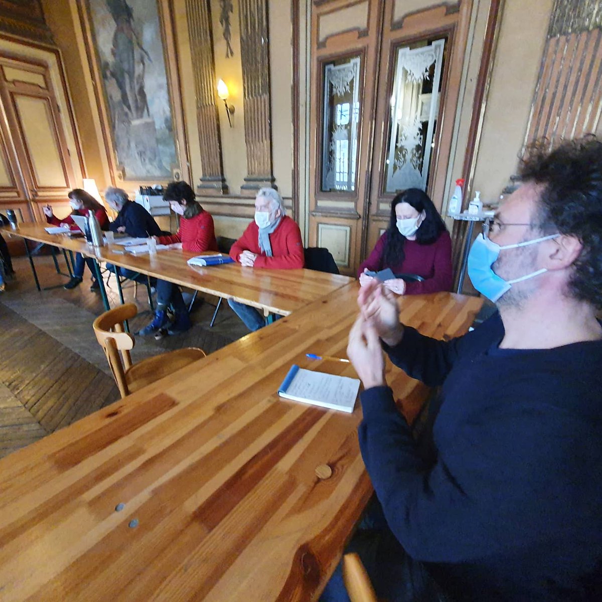 canc_cherbourg's tweet photo. Présence de France3 Normandie durant notre réunion cet après-midi.
#TridentOQP #cherbourg #cotentin #culturesacrifiée #théâtre #théâtreoccupé #intermitents #spectaclevivant #culturepourtous #cultureendanger #réouverturedeslieuxculturels #printempsinexorable #feuvertpourlaculture https://t.co/4PEer5stmS