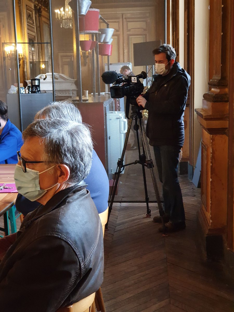 canc_cherbourg's tweet photo. Présence de France3 Normandie durant notre réunion cet après-midi.
#TridentOQP #cherbourg #cotentin #culturesacrifiée #théâtre #théâtreoccupé #intermitents #spectaclevivant #culturepourtous #cultureendanger #réouverturedeslieuxculturels #printempsinexorable #feuvertpourlaculture https://t.co/4PEer5stmS