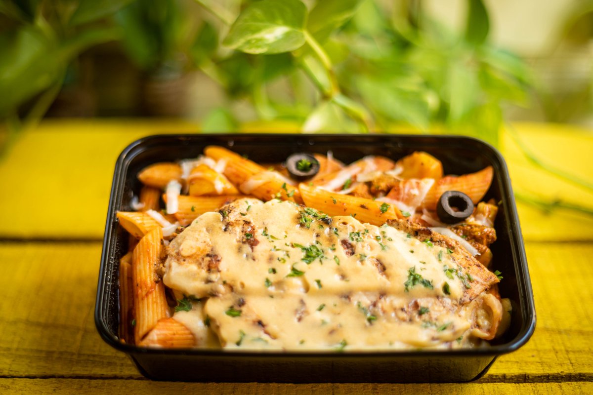 FreshMenuIndia's tweet photo. The best of steak with the best of pasta. Creamy &amp; peppery penne pasta for your #worktime lunches! 

#FreshMenu #RealGoodFood #Pasta #Steak #PennePasta #Peppercorn #CreamyPasta #Cream #FreshMenuMains https://t.co/KFJac6lIsM
