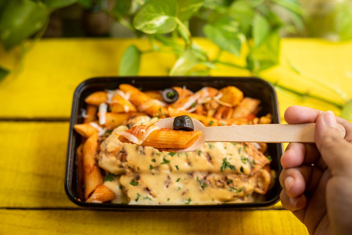 FreshMenuIndia's tweet photo. The best of steak with the best of pasta. Creamy &amp; peppery penne pasta for your #worktime lunches! 

#FreshMenu #RealGoodFood #Pasta #Steak #PennePasta #Peppercorn #CreamyPasta #Cream #FreshMenuMains https://t.co/KFJac6lIsM