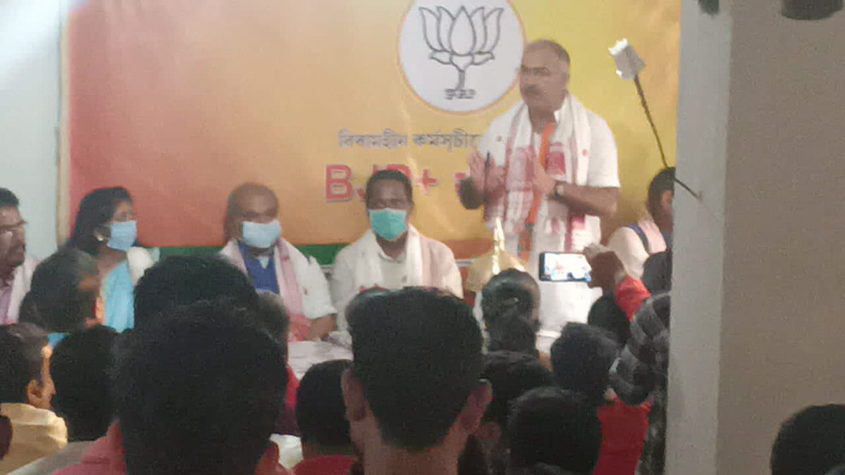 bjpsanjaybhatia's tweet photo. #AssamAssemblyPolls के प्रभारी मा. @nstomar की @BJP4Assam के #Mission100Plus के लक्ष्य को प्राप्त करने के लिए हाजो विधानसभा की प्रत्याशी सुश्री सुमन हरिप्रिया व कार्यकर्ताओं के साथ विस्तृत चर्चा।
#ModimoyAsom https://t.co/UWYB6A8sSr