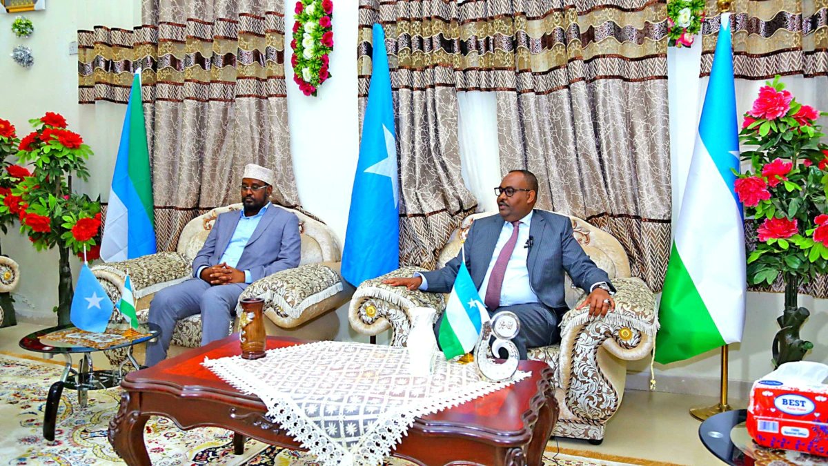 yaasiin_ciise's tweet photo. Hadii aan siyaasada #somalia dani ku jiri lahayd mayeelaten cid masiirka #umada kawada hadli lahayd
@AbdurahmanGas
@FilsanM2
@mahamud_shobane https://t.co/yFcaW7vKqO