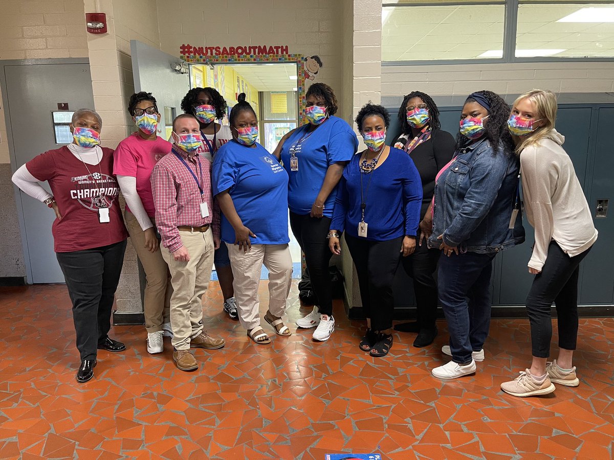 mrs_g82's tweet photo. #Mask Day#Statewide Unified Spirit Week#@ WAPERRYMS https://t.co/8G6QDVqe5K