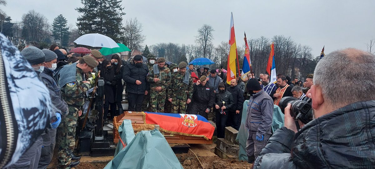 JelenaMKandic's tweet photo. Sahrana #AlbertAndiev iz herojske #549mtb na #CentralnoGroblje u #Beograd-u.
Večna slava #BesmrtniBataljon🌹cc #HerojiSaKošara🌹& #HerojiSaPaštrika.🌹
Veliko hvala #549mtb & #55gb.🌹
#NemaNazad💪🏻🇷🇸✊🏻 https://t.co/eGE5avf5gp