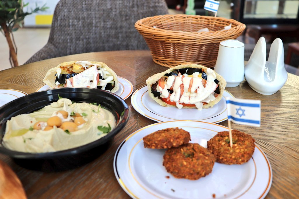 ThoufeekZakriya's tweet photo. Lunch from Mul Hayam, the Israeli Restaurant in Dubai. Clean, light and Kosher...
@Ostrov_A
@SamooyHarib
@ThinkerAlanoud
@Najat_AlSaeed
@asma_alatwi
@Chusidel
@amitd441
@RabbiElieAbadie
@RabbiPoupko
#israeli #falafal #sabich #schug #tahini #shakshouka #hummus #pita in Dubai. https://t.co/zauv2G38OD