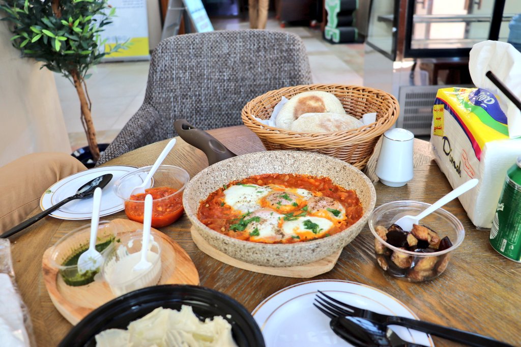 ThoufeekZakriya's tweet photo. Lunch from Mul Hayam, the Israeli Restaurant in Dubai. Clean, light and Kosher...
@Ostrov_A
@SamooyHarib
@ThinkerAlanoud
@Najat_AlSaeed
@asma_alatwi
@Chusidel
@amitd441
@RabbiElieAbadie
@RabbiPoupko
#israeli #falafal #sabich #schug #tahini #shakshouka #hummus #pita in Dubai. https://t.co/zauv2G38OD