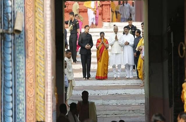 punjabkesari's tweet photo. कोविंद ने लिया भगवान जगन्नाथ का आर्शीवाद, राष्ट्रपति के स्वागत के लिए फूलों से सजा मंदिर
https://t.co/bUYeZ2GRuS
#nationalnews #JagannathTemple #presidentramnathsingh #Odishatour #Templecomplex #भगवानजगन्नाथ #केंद्रीयमंत्रीधर्मेंद्रप् https://t.co/RuPwcbrFs4