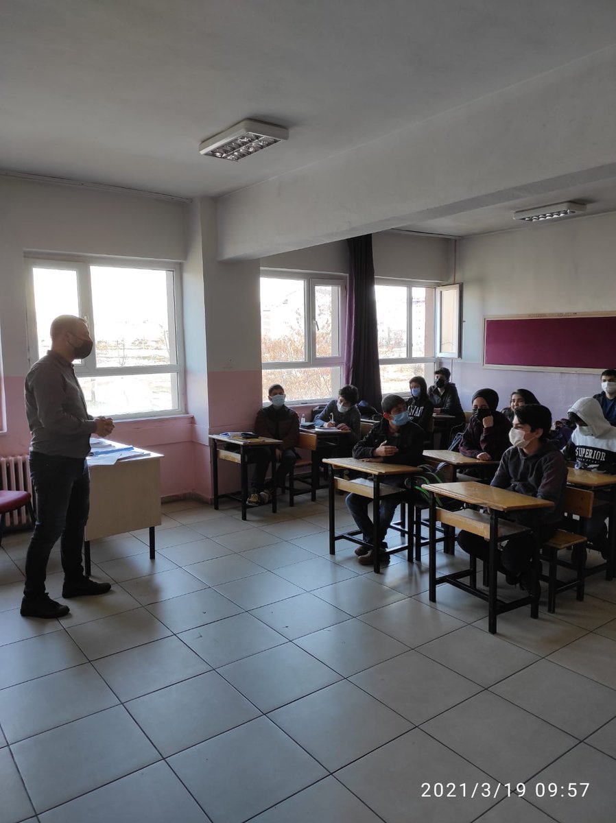 BingolRam's tweet photo. #Evderehberimyanımda projesi kapsamında kurumumuz öğretmeni tarafaından Kazım Karabekir Ortaokulundaki 8.sınıf öğrencilerine Üst Öğrenim kurumları hakkında bilgilendirme semineri yapıldı@bingolmem @RahmiGuney @yusuf_tokus @arge_mem @Ademalp12 https://t.co/yg3J9jtjxI