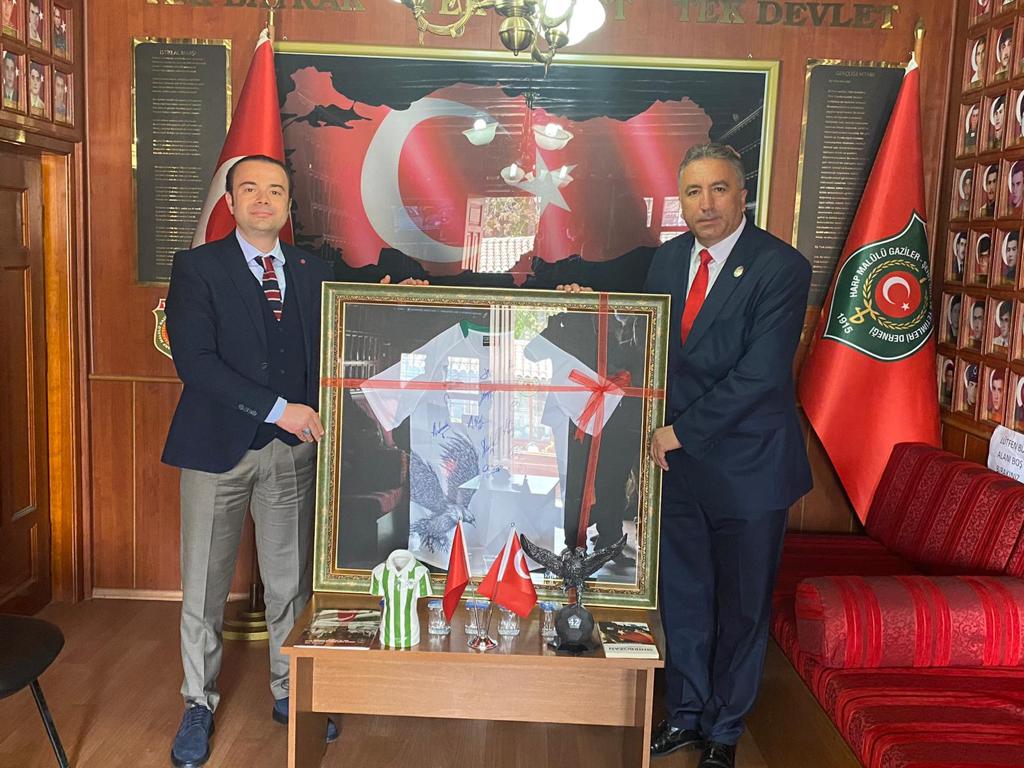 Türkiye Harp Malulü Gaziler Şehit Dul ve Yetimleri Derneği’ne Nezaket Ziyareti

🔗 bit.ly/3tBqmuu