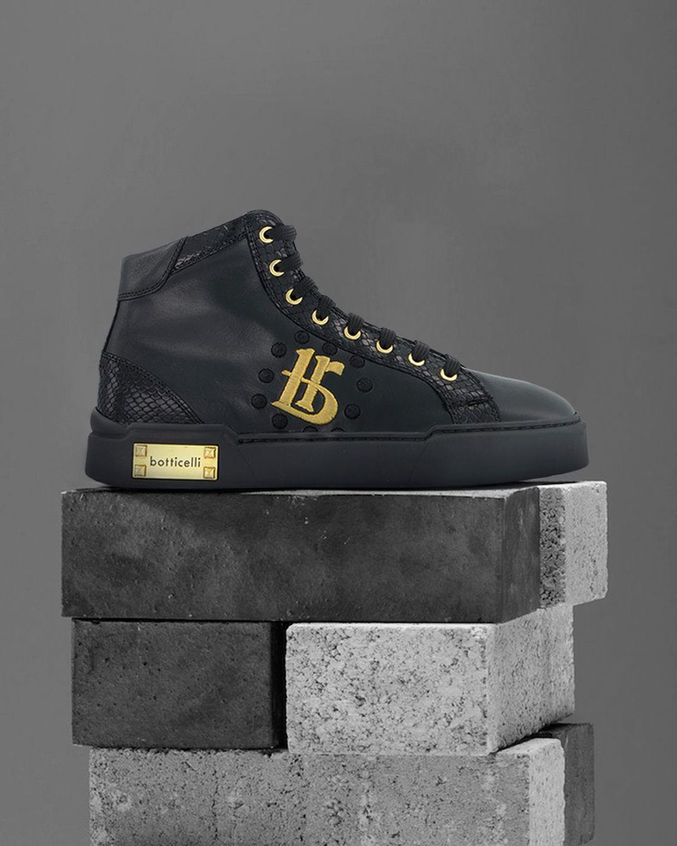 LibMidlandsMall's tweet photo. Italian Fashion π₯
Available instore and online from #JustJaps
#luxury #drip #fashion #italianstyle https://t.co/KEFSEhWJmL