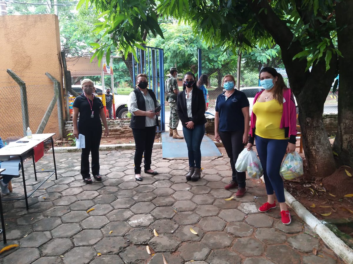 DGGED15's tweet photo. Entrega de kits de alimentos en la Escuela Básica N° 3791 Priv. Subv. Hermann Gmeiner @BrunettiJuanMa @estelanunezc @JoseMedinaGaut1 @Karenme26522774 @Leticia00534393 @mcceresgonzlez1 @MirtaOtaz2 @RocoVer39217404 @Ronald40790360 @Supracielito @silvii_ortizz https://t.co/NZs3NXXOvi