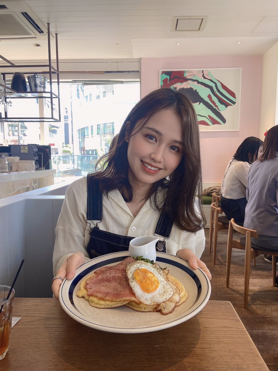 miu_furuno's tweet photo. え！り！ちょ！！
ミスコンの頃から近況まで色んな話に花が咲いたし、変わらずいや進化して可愛いし最高だな🧚‍♀️🌸
あの頃ウチらは大学1年だったけど(同い年)、もう卒業なのです…🎓

#ミスオブサークル2018 #ミスオブサークル #LIVEcommune https://t.co/PubHm0eq4z
