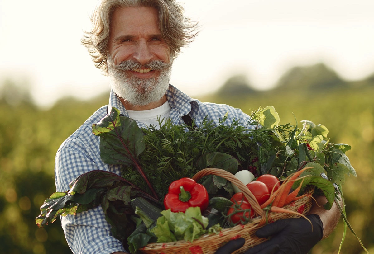 hmptnsbrand's tweet photo. Support Local Farmers on #NationalAgricultureDay! We're donating 25% of the profits from our #CBD products this week to @eastendfoodli - East End Food Institute - who are hosting the Feeding The East End virtual event with CUNY on March 23. #farmfirst! https://t.co/H0CQ6F2LY8