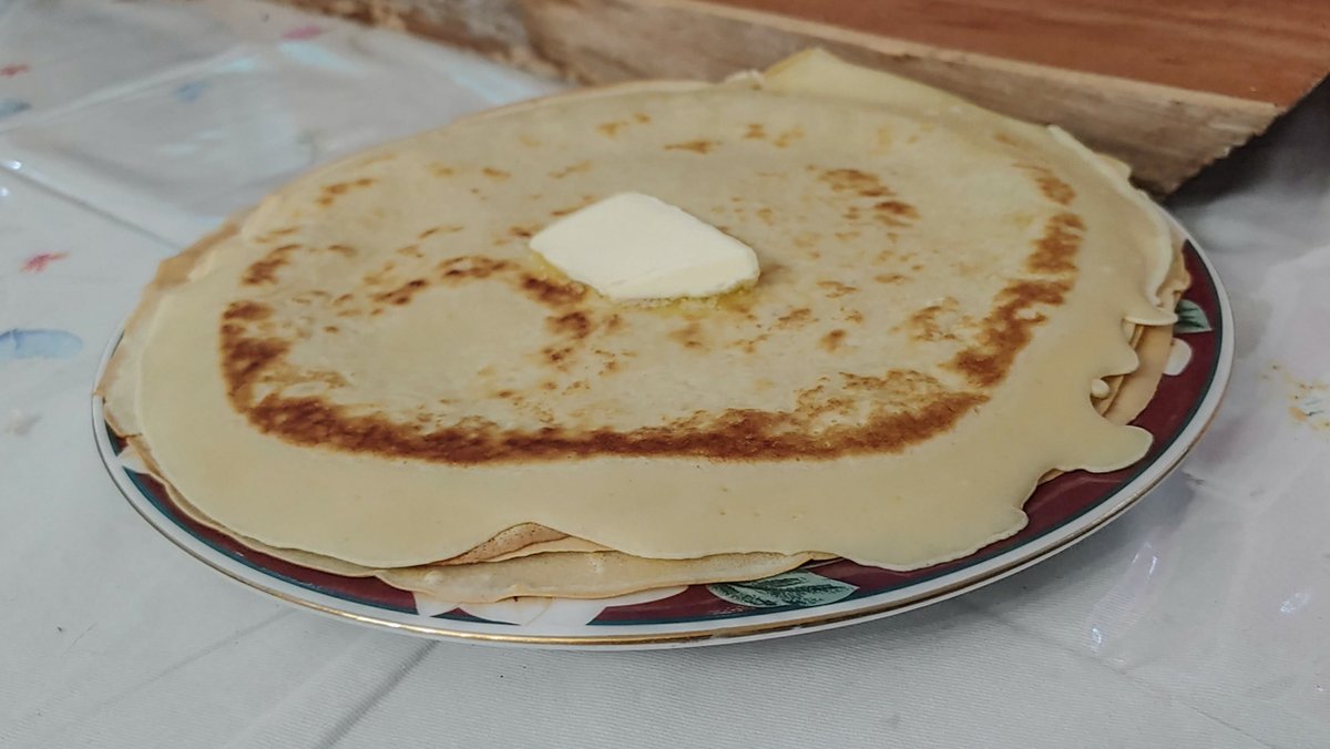 i_like_journey's tweet photo. Today for breakfast is блины (crepes), made from scratch: 5 eggs, butter, raw sugar and flour from Europe. It is a good morning! #crepes #organicliving #breakfast #Mondaymotivation #LifeisBeautiful #butter #блины #ilikejourney #healthy #healthylofestile #Floridahomestead https://t.co/PWKTb6lDq0