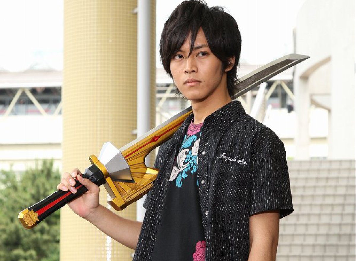 jiro_nuts's tweet photo. 親の顔より見た構え！！！！！！！！！！！！！！！！
10年経っても体と腕の角度がシンケンレッド過ぎてびっくりした。 https://t.co/OMQceWvNUK
