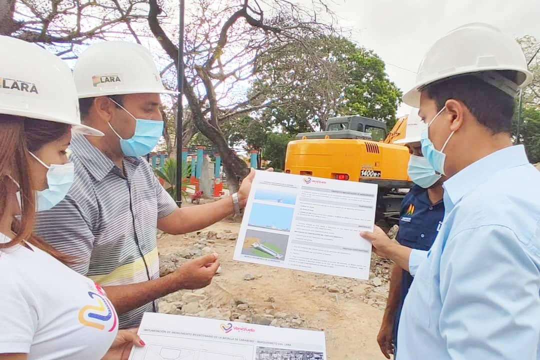 ¡Continuamos en la plaza La Mora inspecionando los trabajos del Monumento Bicentenario!