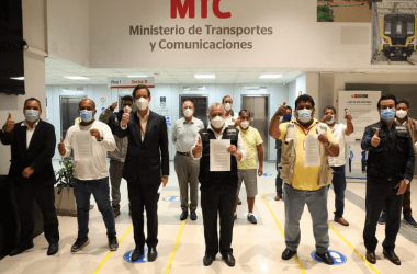 MasContainer's tweet photo. Resumen de #Noticias: Finaliza paro en #Perú / #HapagLloyd adquiere #NileDutch / #LATAMAirlines pérdidas operacionales / Nuevo #gerentegeneral #ATI - https://t.co/TOOOPsmNpW https://t.co/ohXXhgJBCp