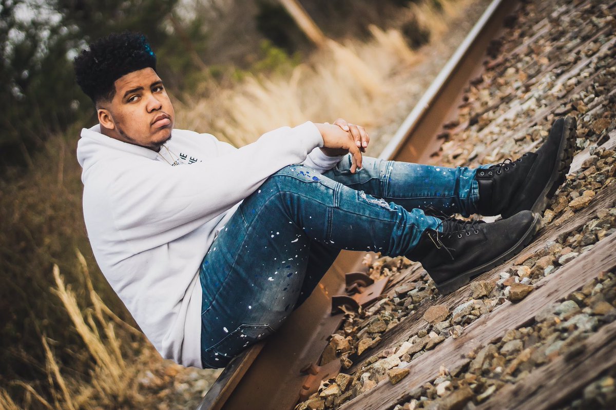 AyyeKev97's tweet photo. Wanting something is not enough. You must hunger for it. Your motivation must be absolutely compelling in order to overcome the obstacles that will invariably come your way. #resourcesfulness #newmusiccomingsoon https://t.co/tzVlyqMPap