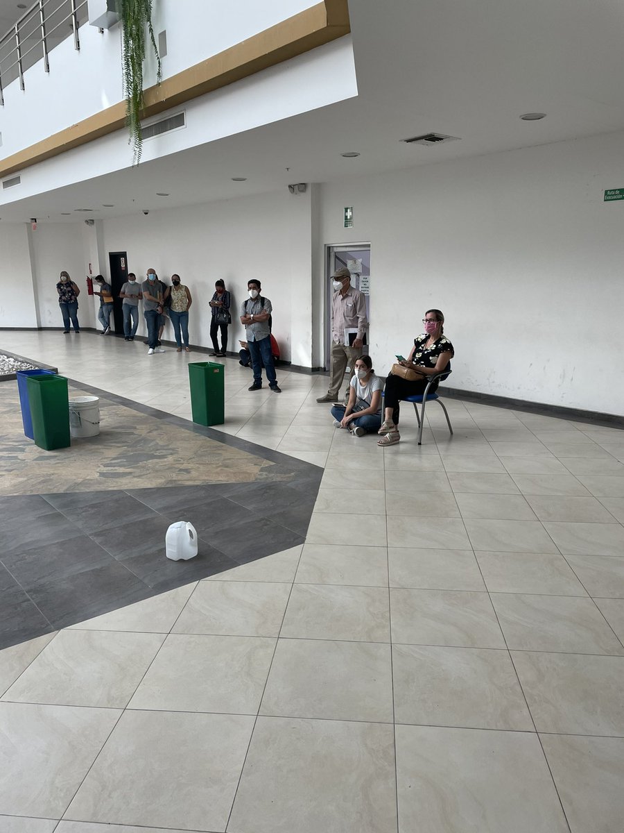 <a href="/CNEL_EP/">CNEL EP</a> en cosas tan ridículas como llegar a tiempo somos tan ineptos. Siendo tan básico llegar temprano y atender al “cliente”. Definitivamente tenemos una cultura mediocre de servicio. #culturamediocredeservicioalcliente #cnel