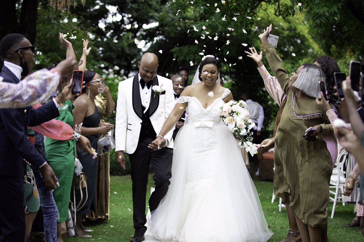 phirildinho_10's tweet photo. I recently shots this wedding over the weekend. We are open for bookings.
📧:Info@phirildinhoration.com https://t.co/y5XB9ibVXw