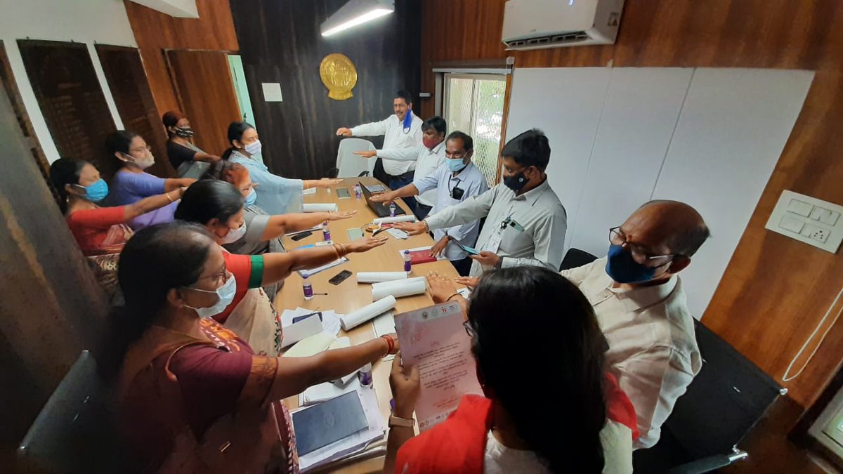 WCDhyderabad's tweet photo. @PoshanPakwada2021-Hyderabad district level Convergence meeting with line departments and released posters by the District Collector madam.

@WCDTelangana
@Collector_HYD 
@POSHAN_Official https://t.co/lOCy4Onkvo