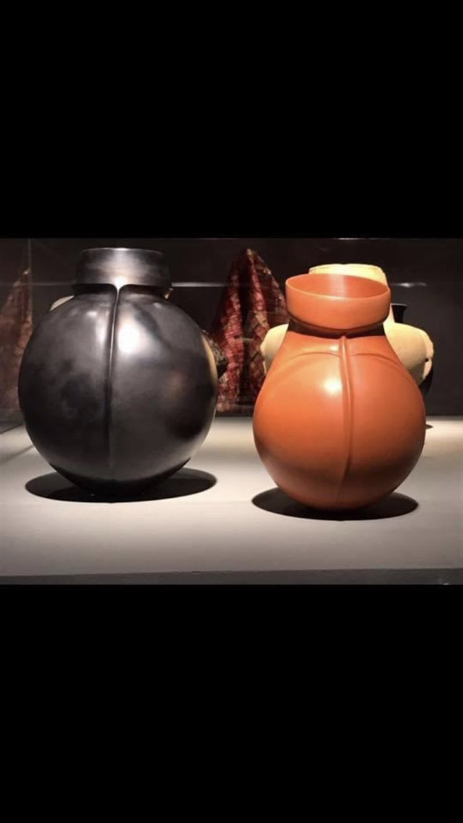 obatalamag's tweet photo. Inside Magdalene Odundo’s sculptural world of clay. 
Magdalene Odundo is a British-Kenyan artist. Born in Kenya in 1950, she first trained as graphic designer before discovering ceramics. She  completed her formal ceramic training at the West Surrey College of Art in England 1/10 https://t.co/WSc7H7l9c8