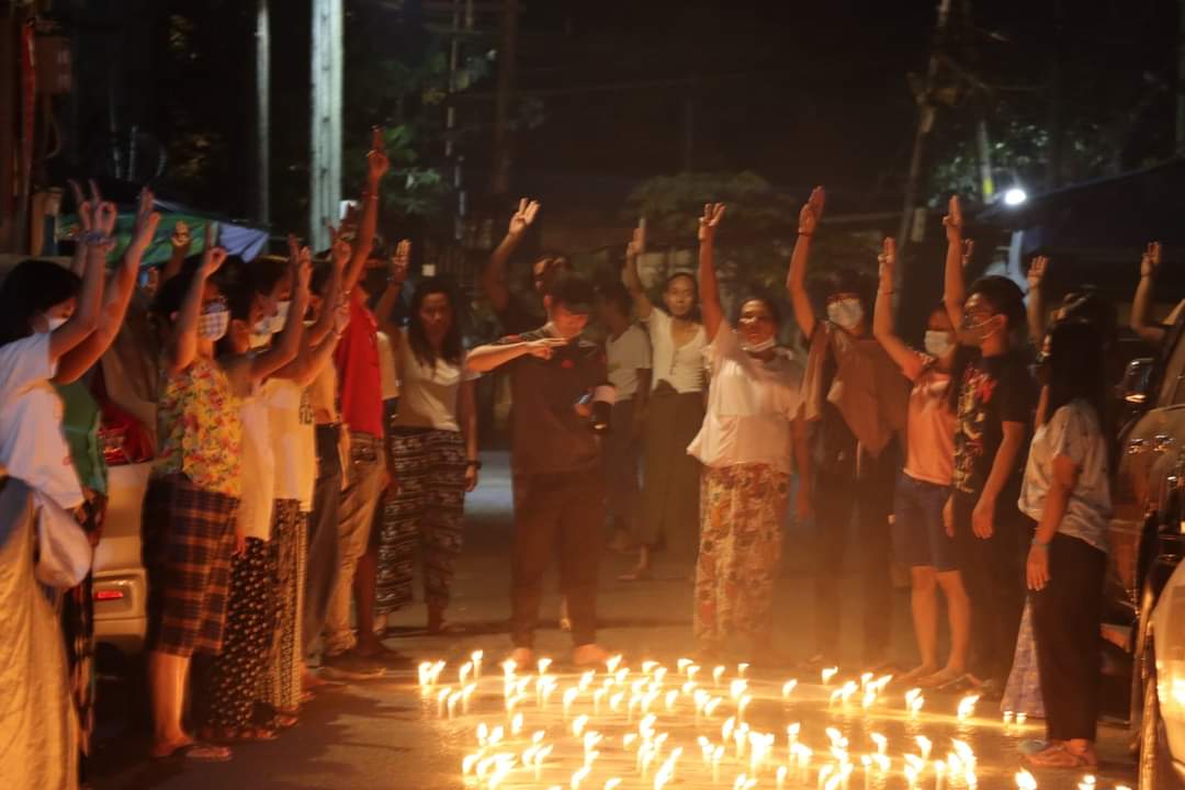 AKMyat274's tweet photo. Tw // light
Peaceful Night Strike in #Puzuntaung Township, #Yangon Region tonight!
STRENGTH OF UNITY
#WhatsHappeninglnMyanmar🇲🇲
#Mar22Coup https://t.co/iup79Odlyw