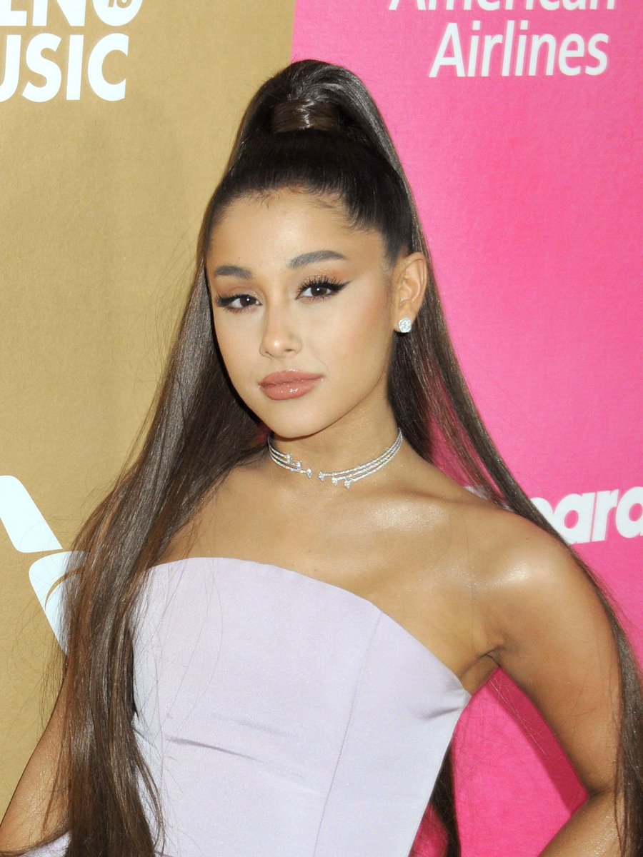 ETestarrive's tweet photo. Ariana Grande    | Akhyana Grande #Pessi https://t.co/SXhA96237C