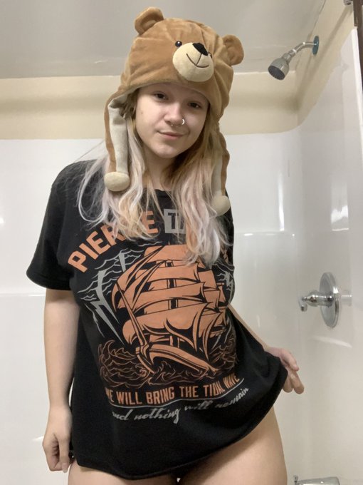 good morning everyone (⭒&bull;͈ 𓎺 &bull;͈ ) have some chill selfies for once 🧸🖤 backup: @slutlegs https://t.co