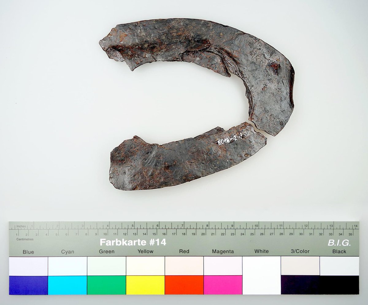FLLauresham's tweet photo. As part of the #12montsmanor series, we would like to share yet another functional replica with you: a spade. 
This replica used in Lauresham is based on the find (8/9.th century) of Münchhausen. Within Lorsch Abbey itself, spade types like these have been discorered as well. https://t.co/qebS1qgwr8