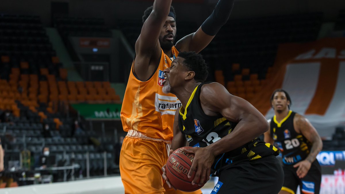 MHP RIESEN Ludwigsburg (@mhp_riesen) on Twitter photo Sein Alter sieht man <a href="/BartoloPolas/">Yorman Polas Bartolo</a> auch mit grau gefärbtem Bart nicht an: "El Ciclón" markierte am Wochenende 19 Punkte, 11 Rebounds, 4 Steals und 3 Assists bei einer Effektivität von 27. Die verdiente Folge: die "Starting Five der Woche" von #MagentaSport.
Foto: Harry #Langer. Sein Alter sieht man <a href="/BartoloPolas/">Yorman Polas Bartolo</a> auch mit grau gefärbtem Bart nicht an: "El Ciclón" markierte am Wochenende 19 Punkte, 11 Rebounds, 4 Steals und 3 Assists bei einer Effektivität von 27. Die verdiente Folge: die "Starting Five der Woche" von #MagentaSport.
Foto: Harry #Langer.