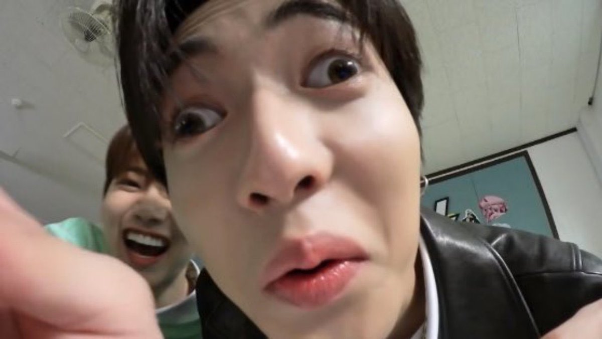YoshiLemon_'s tweet photo. Sa sobrang tagal ng “FAST ETA” na Trsr Effect ko baka tumanda na yung mga baby pictures ng trejor sa loob HAAHHAHAHAHAHHQHAHAHA  @treasuremembers https://t.co/IqKvsgxNtE