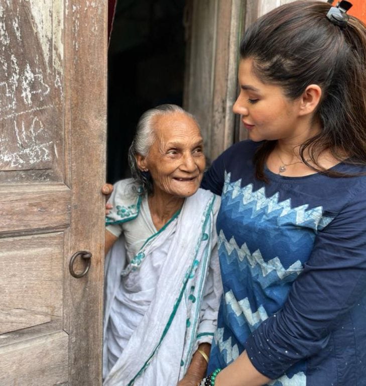 BJP4Bengal's tweet image. ভারতীয় জনতা পার্টির বেহালা পূর্ব বিধানসভা কেন্দ্রের বিজেপি প্রার্থী @Paayel_12353 নির্বাচনী প্রচারে  বাড়ি বাড়ি জনসম্পর্ক করছেন।

সোনার বাংলার স্বপ্ন পূরণে এবং তৃণমূলের অপশাসন থেকে বাংলাকে রক্ষা করতে দিকে দিকে বিজেপি প্রার্থীদের জয়যুক্ত করুন। #Vote4BJP #Vote4SonarBangla