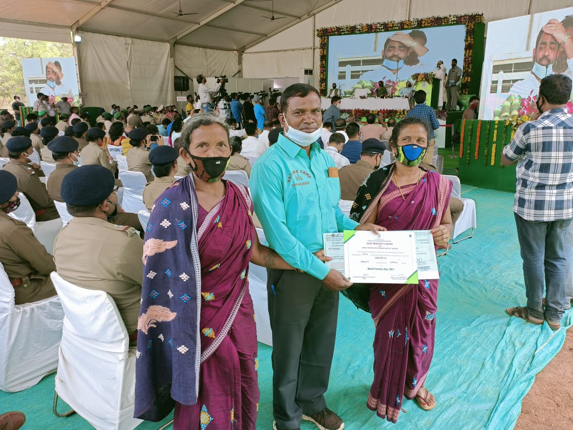 DBalliguda's tweet photo. On the eve of World Forestry Day, Balliguda Forest Division bagged CM award for "Forest Protection through Nature Tourism"., The award was received by our VSS Saringiripi, Daringabadi Ecotourism
Congratulations to all those who are directly and Indirectly involved in the process. https://t.co/sCCP1R1WFC