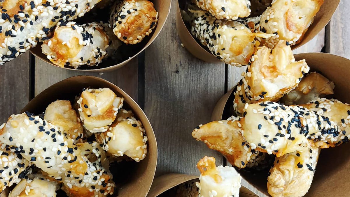 TheLivelyChef's tweet image. Cheese straws, They take me back to when I was a kid.
. 
#chese #pastry #foodie #chef 
#headchef #cheesestraws  #perfectwithsoup #puffpastry #sogood #sobad #fresh #UoN #university #northampton #northamptonuniversity