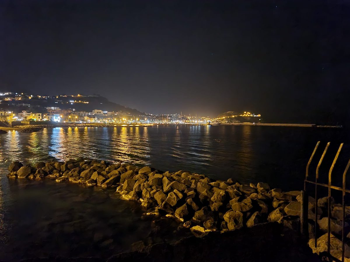 ExplorerLuiss's tweet photo. #poivorrei ritornare ad ammirare la magia dell’ #isola d’Ischia di sera 😻 https://t.co/xsIezHiTep
