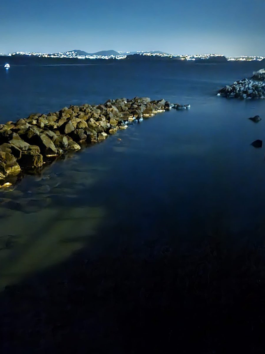 ExplorerLuiss's tweet photo. #poivorrei ritornare ad ammirare la magia dell’ #isola d’Ischia di sera 😻 https://t.co/xsIezHiTep