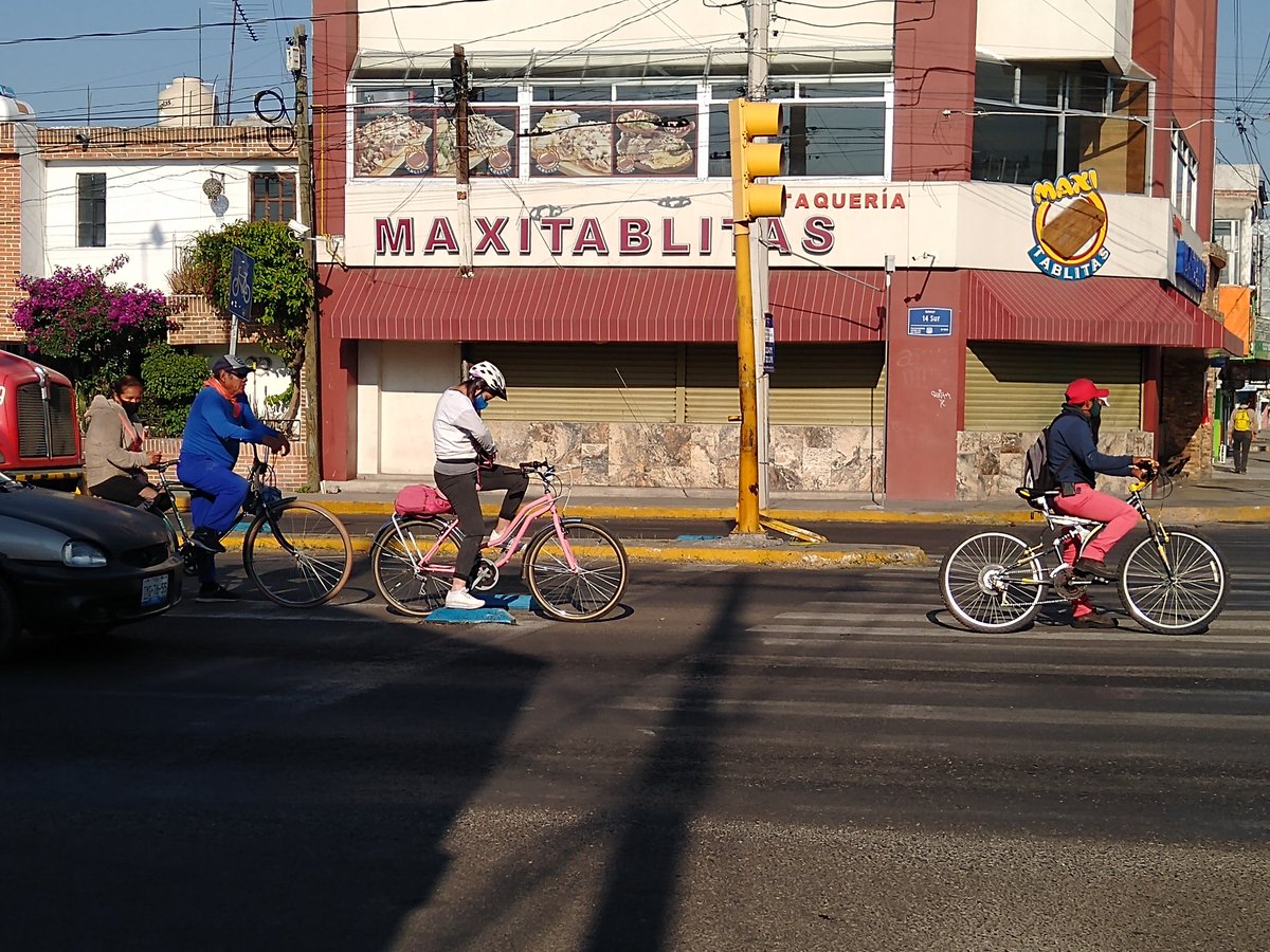 UDAmiguel's tweet photo. Las ciclovías generando tráfico (del bueno) https://t.co/lE29s7eW7a