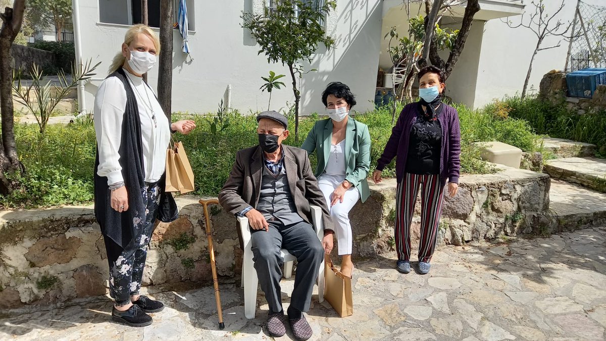 parti_bodrum's tweet photo. Yaşlılarımızın ve yarının ihtiyarları olacak olan bütün herkesin yaşlılar haftasını kutluyor, bu haftanın ve bundan sonraki günlerin yaşlıların kıymetinin bilindiği ve onlara hak ettikleri değerin verildiği günler olmasını diliyorum.

#YaslılarHaftası https://t.co/inqicsdXtg