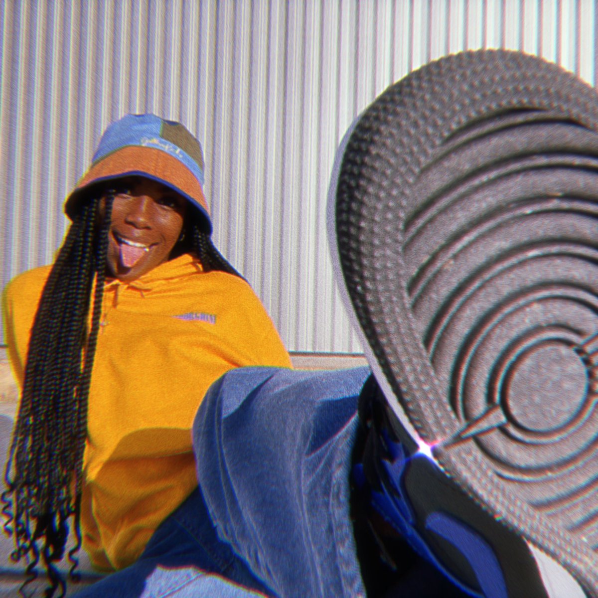 WatchMe_Smilee's tweet photo. Just an early 𝐆𝐊 𝐩𝐡𝐨𝐭𝐨 𝐝𝐮𝐦𝐩 🧡✨
𝐛𝐮𝐜𝐤𝐞𝐭 𝐡𝐚𝐭: @goddesskinks_ 

#goddesskinks #blackownedsmallbusiness https://t.co/1PEIm38EZn
